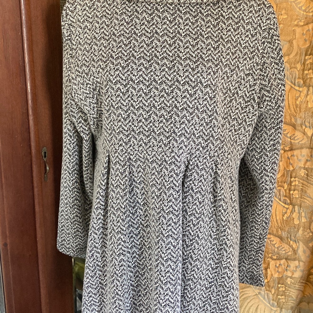 ELENA SOLANO CHEVRON BLACK AND WHITE EMPIRE WAIST 3/4 LENGTH JACKET